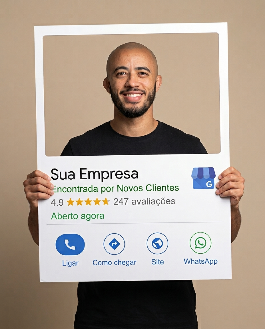 Empresário segurando moldura de rede social com o texto Sua Empresa Aparece na Sua Cidade